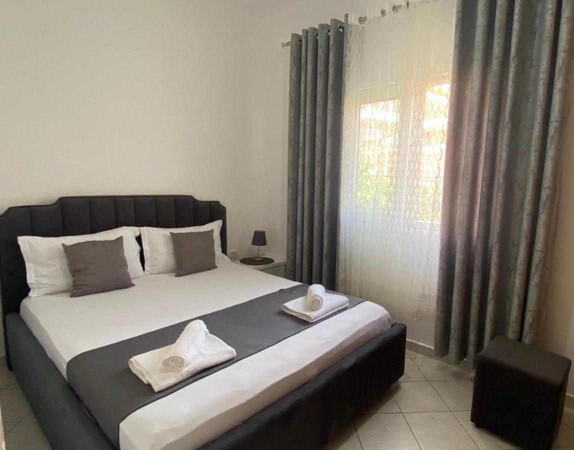 Niko Apartament Sarandë Buitenkant foto